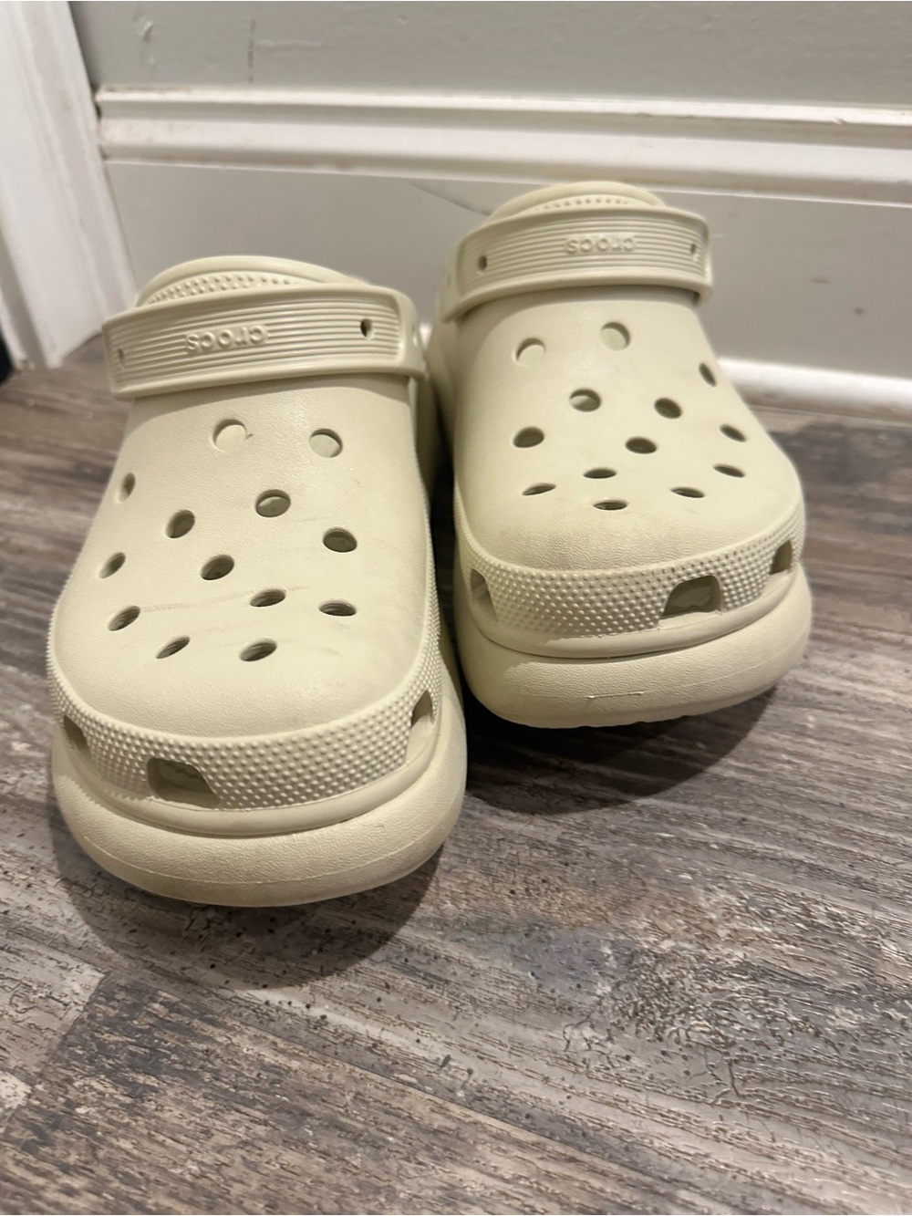 CROCS women’s Clog in Cream m 10 w 12